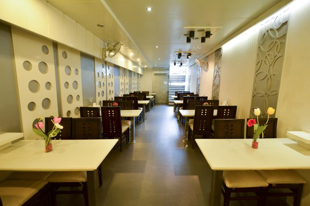 Hotel Central Residency Varanasi Bagian luar foto