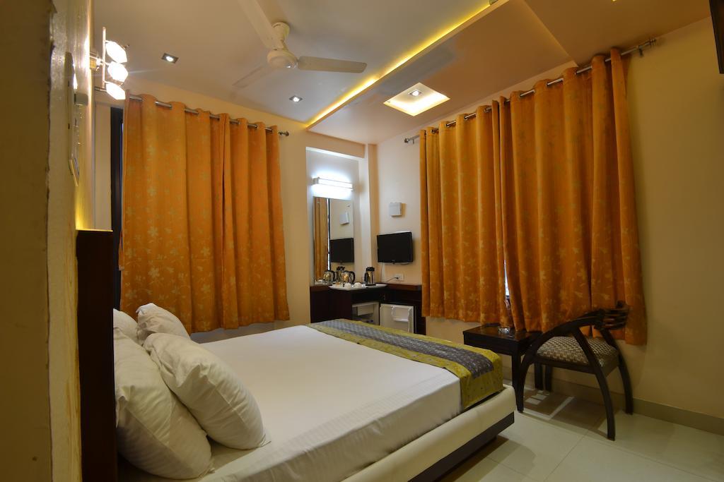 Hotel Central Residency Varanasi Bagian luar foto