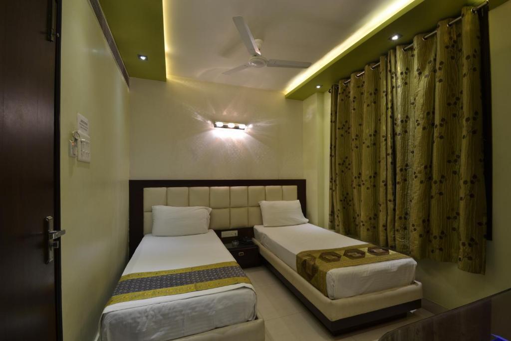 Hotel Central Residency Varanasi Bagian luar foto