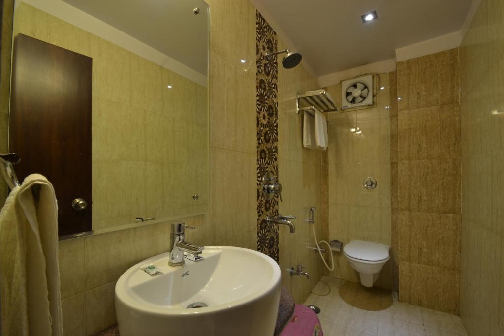 Hotel Central Residency Varanasi Bagian luar foto