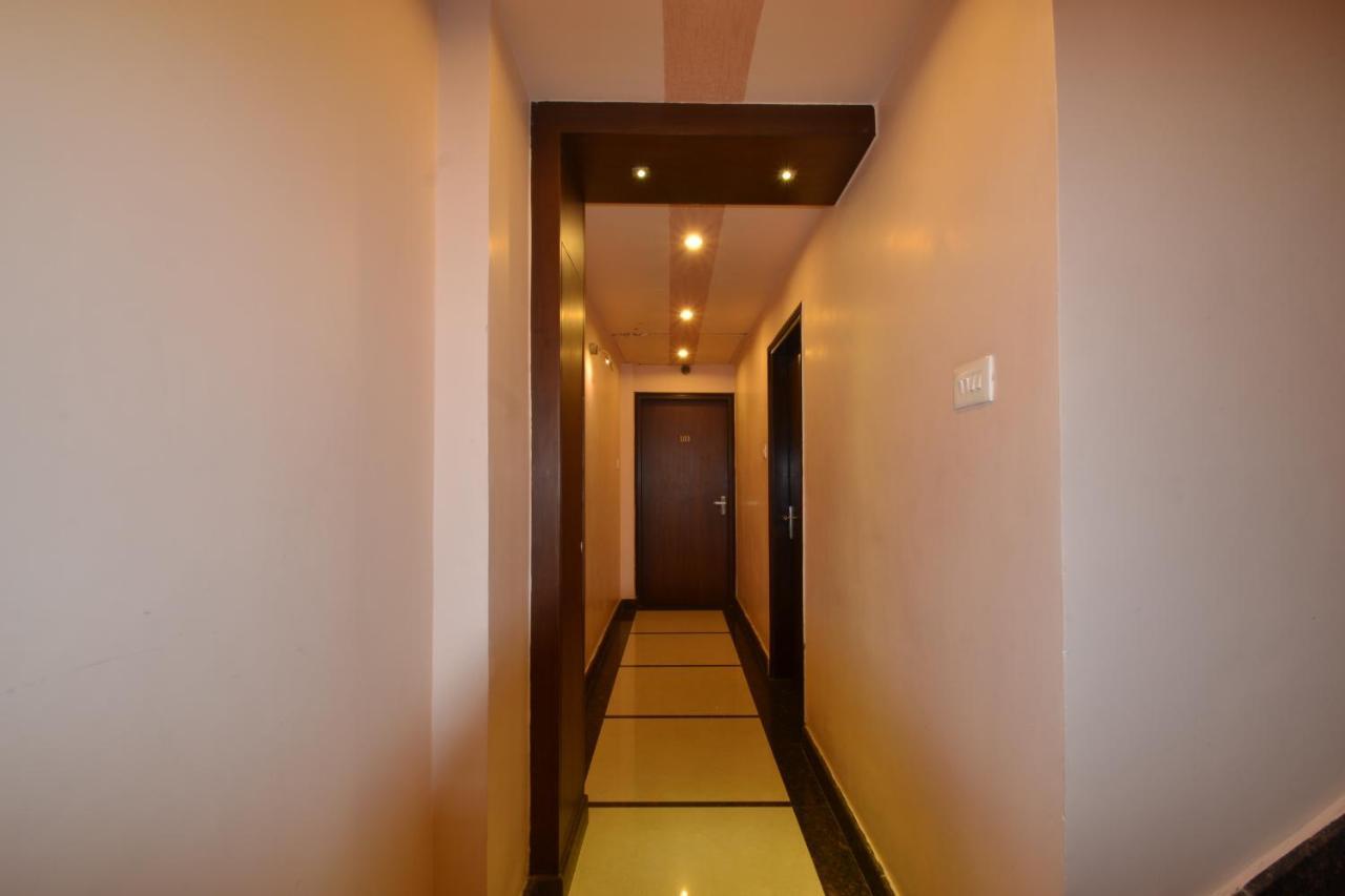 Hotel Central Residency Varanasi Bagian luar foto