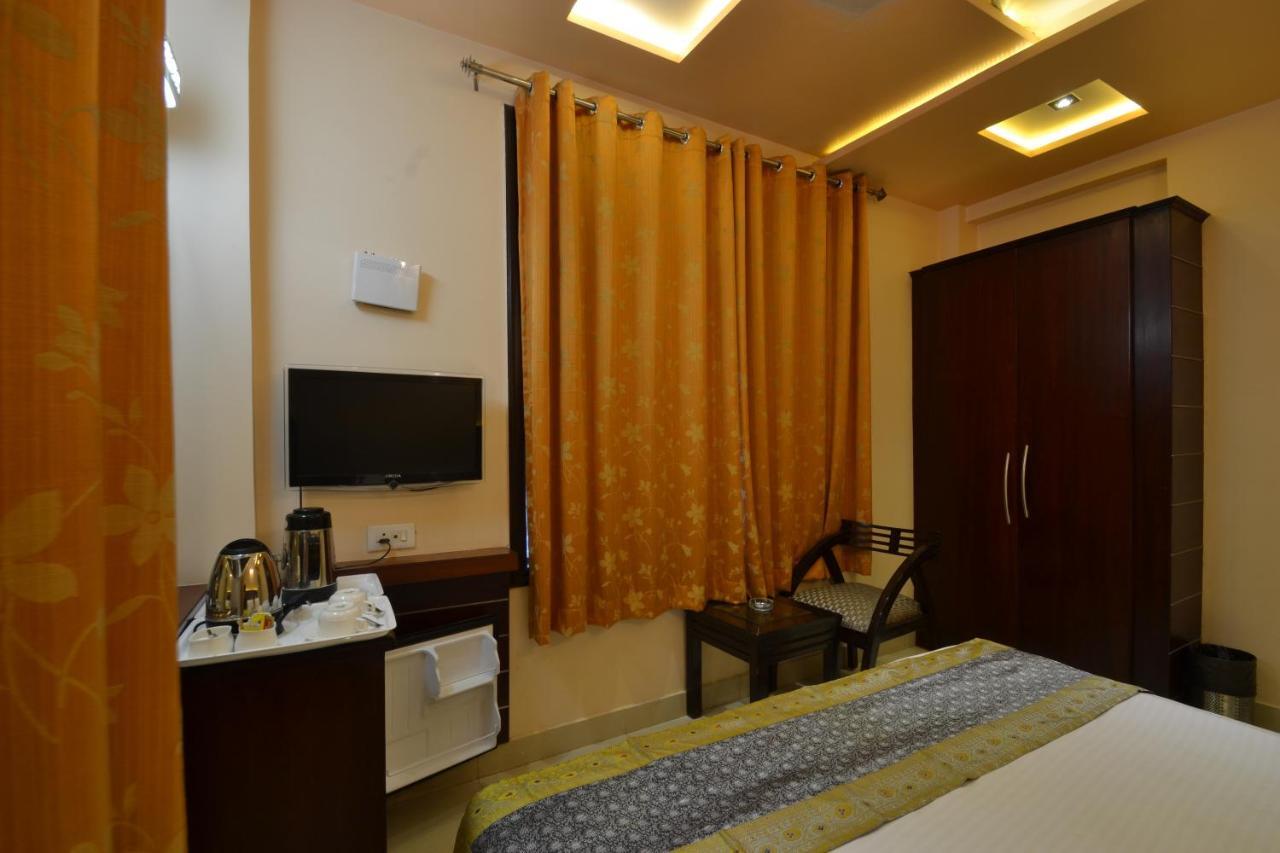Hotel Central Residency Varanasi Bagian luar foto