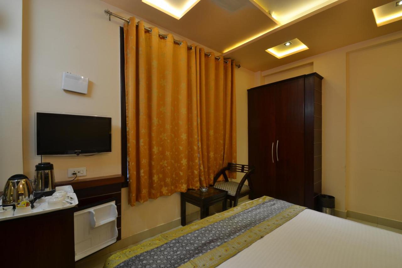 Hotel Central Residency Varanasi Bagian luar foto
